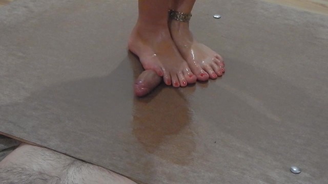 Slow cockcrush dancing with cumshot