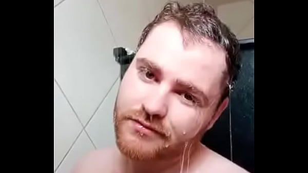 Ruivo se filma no banho e envia para grupode whatsapp 01